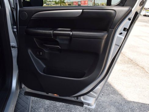 Used 2014 Nissan Armada SV AWD/4WD image 41
