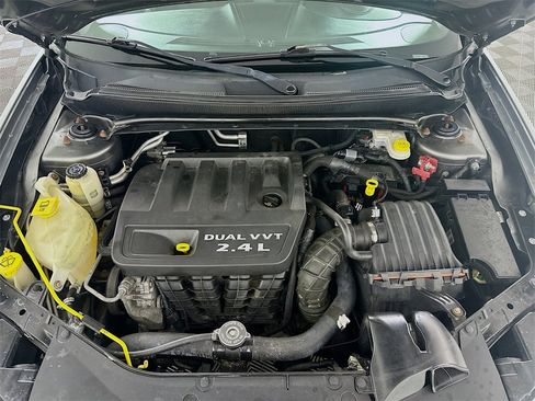 Used 2013 Dodge Avenger SE image 31