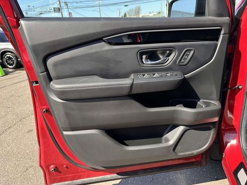 Used 2025 Honda Pilot EX-L image 8
