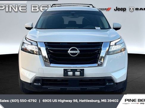 Used 2022 Nissan Pathfinder SV image 3
