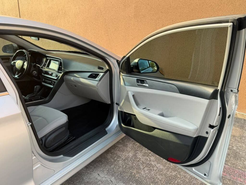 Used 2018 Hyundai Sonata SE FWD image 28