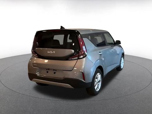 Used 2025 Kia Soul LX w/ LX Technology Package FWD image 11