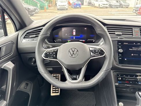 Used 2024 Volkswagen Tiguan SE R-Line image 15