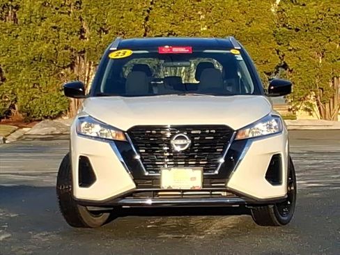 Used 2023 Nissan Kicks SV image 2