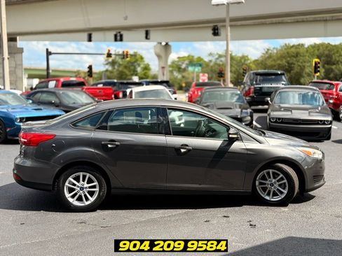 Used 2017 Ford Focus SE FWD image 7