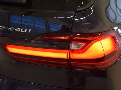 Used 2022 BMW X7 xDrive40i w/ M Sport Package AWD/4WD image 12