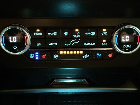 Used 2021 Ford Expedition Max XLT image 18