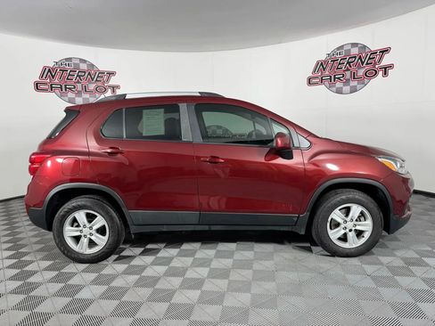 Used 2022 Chevrolet Trax LT w/ Driver Confidence Package image 8