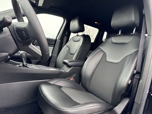 Used 2025 Jeep Compass Latitude w/ Convenience Group image 13