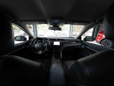 Used 2020 Toyota Camry SE w/ Carpet Mat Package image 19