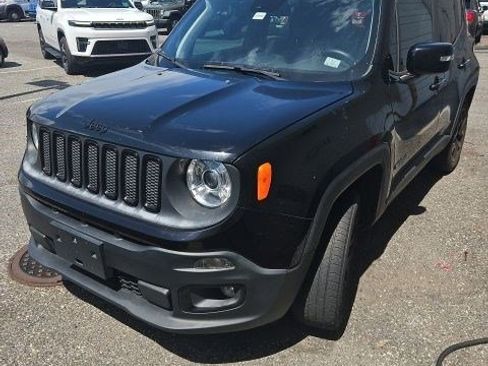 Used 2018 Jeep Renegade Altitude w/ UConnect 8.4 Nav Group AWD/4WD image 1