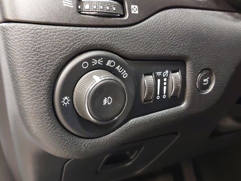 Used 2022 Jeep Cherokee Trailhawk w/ Sun, Sound & Nav Group AWD/4WD image 31