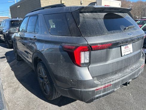 Used 2025 Ford Explorer ST-Line w/ ST-Line Street Pack image 3