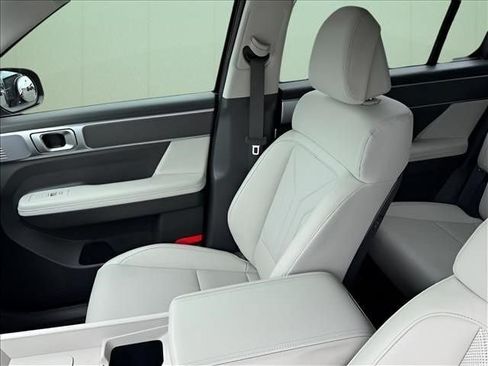 Certified 2025 Hyundai Santa Fe SEL FWD image 9