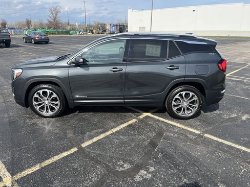 Used 2019 GMC Terrain SLT w/ Preferred Package AWD/4WD image 3