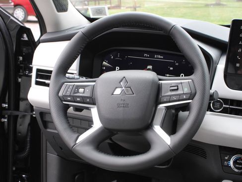 New 2025 Mitsubishi Outlander Platinum Edition image 22