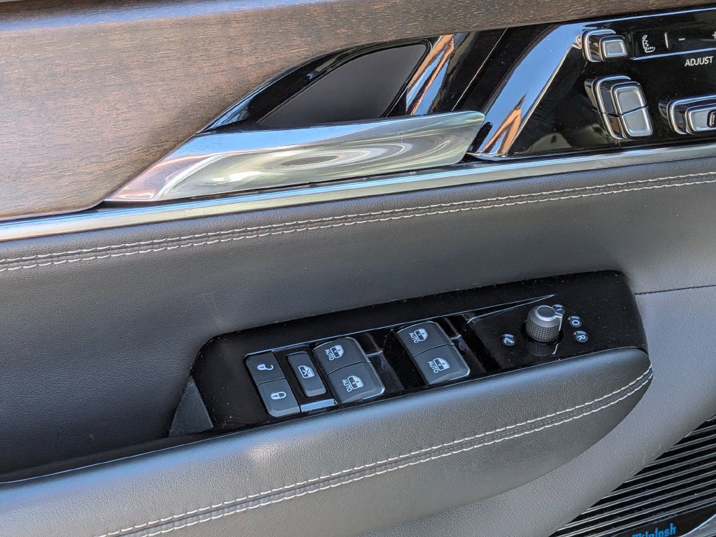 Used 2022 Jeep Grand Wagoneer Series I AWD/4WD image 15