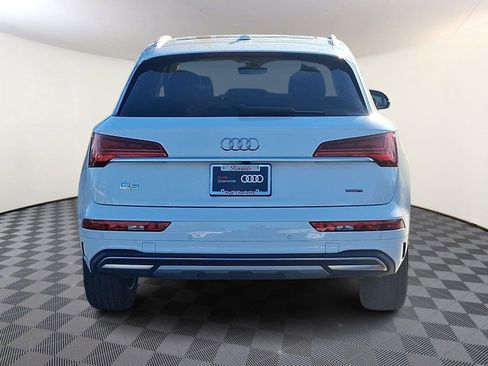 Used 2021 Audi Q5 Premium w/ Convenience Package image 5