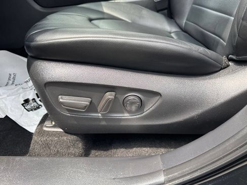 Used 2024 Toyota Highlander XLE FWD image 38