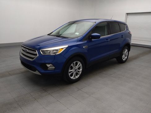 Used 2017 Ford Escape SE FWD image 2