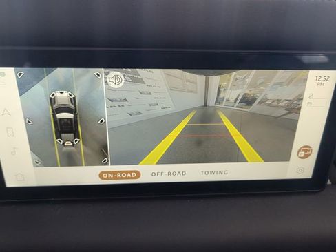 Used 2024 Land Rover Defender 110 S image 31