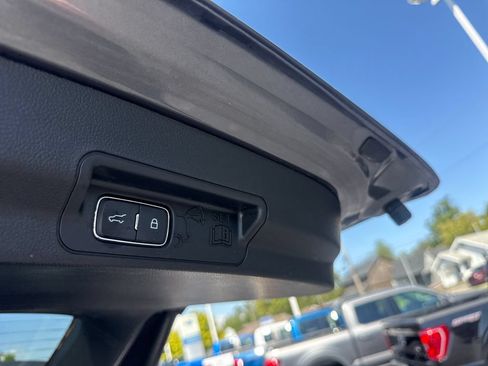 Used 2024 Ford Explorer XLT w/ Equipment Group 202A AWD/4WD image 18