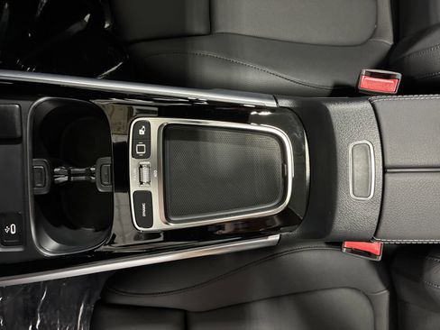 New 2025 Mercedes-Benz GLB 250 4MATIC image 10