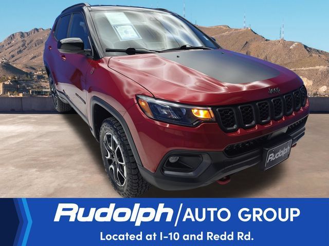 Used 2025 Jeep Compass Trailhawk AWD/4WD image 7