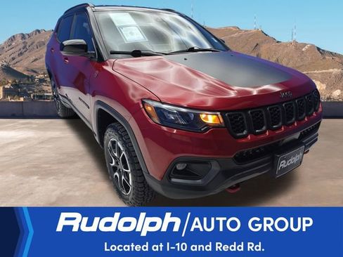 Used 2025 Jeep Compass Trailhawk image 7