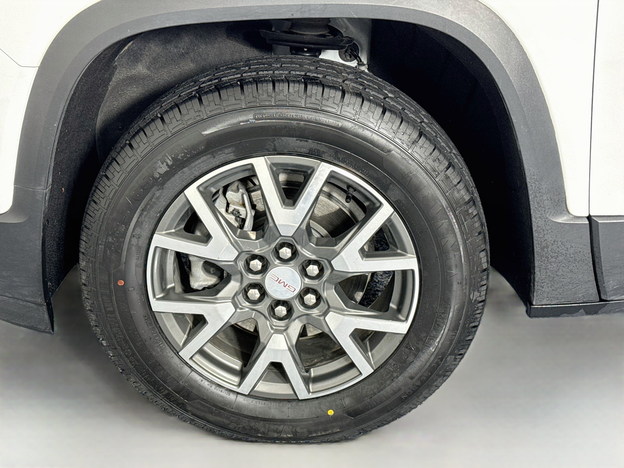 Used 2023 GMC Acadia SLE w/ Driver Convenience Package FWD image 31