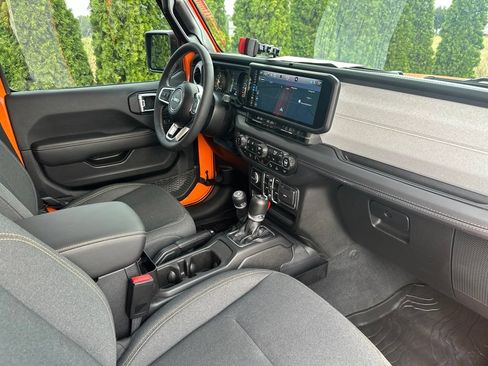 Used 2025 Jeep Wrangler Unlimited Sahara w/ Safety Group AWD/4WD image 29