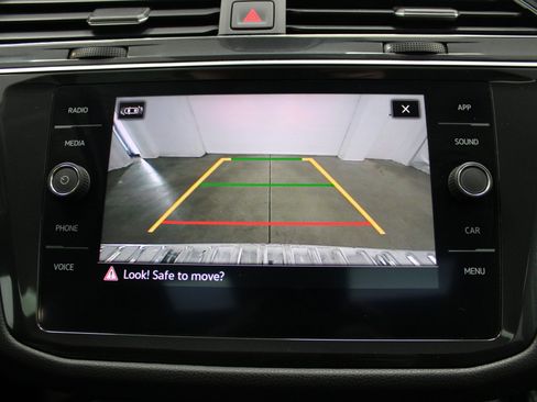 Used 2022 Volkswagen Tiguan SE image 46