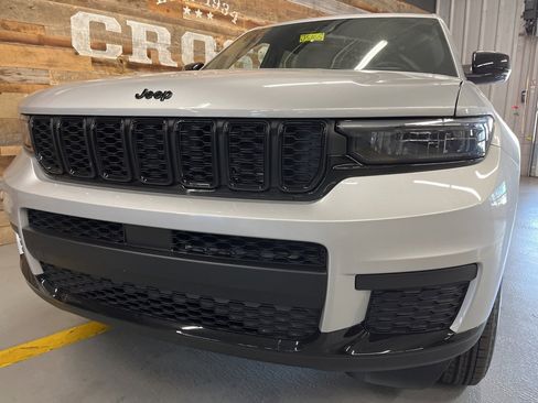 New 2025 Jeep Grand Cherokee L Altitude image 11