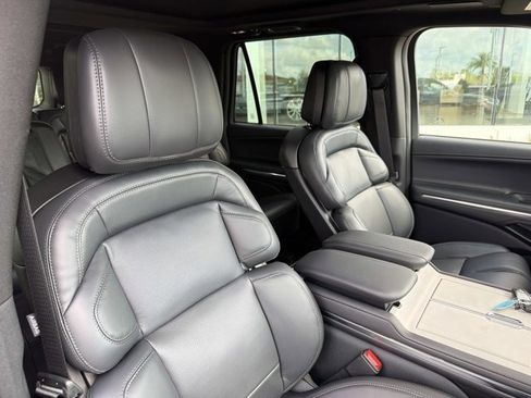 New 2026 Lincoln Navigator L Reserve w/ Jet Appearance Package AWD/4WD image 18