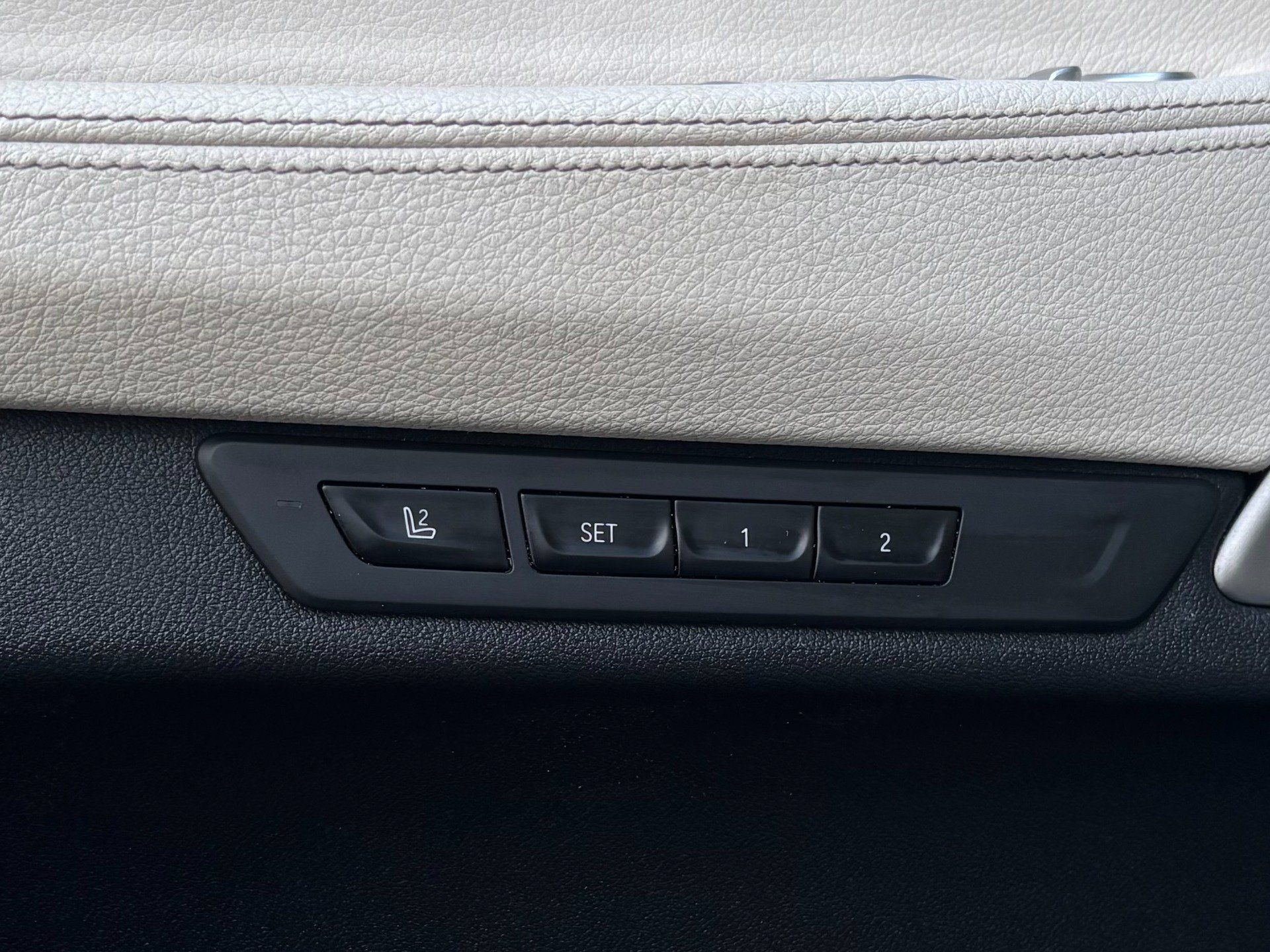 Used 2021 BMW 740i RWD image 33