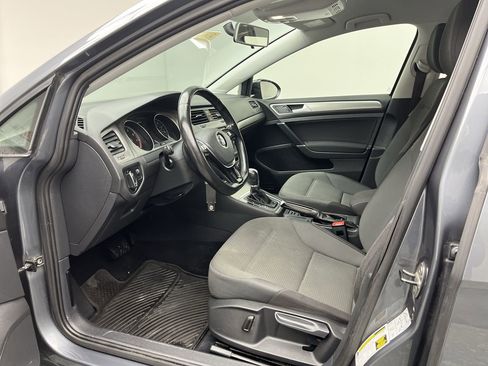 Used 2016 Volkswagen Golf S image 3