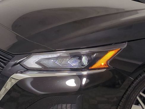Used 2025 Nissan Altima 2.5 SV FWD image 10
