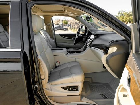 Used 2019 Cadillac Escalade ESV Premium Luxury image 33