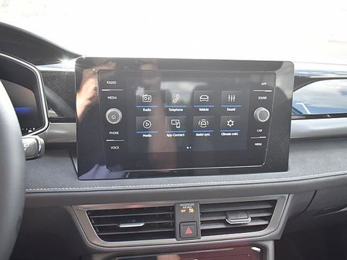 New 2025 Volkswagen Taos SE image 11