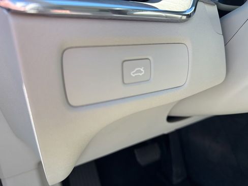 Used 2023 Volvo XC60 B5 Plus AWD/4WD image 19
