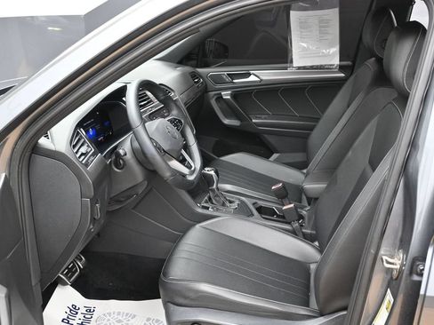 Used 2022 Volkswagen Tiguan SE R-Line FWD image 9