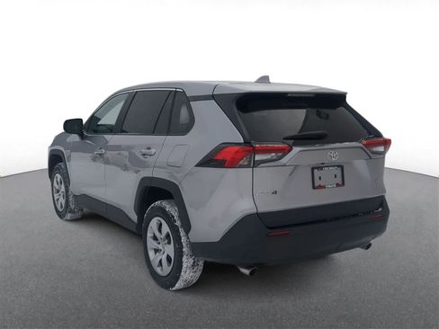 Used 2022 Toyota RAV4 LE image 6