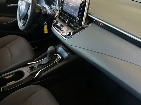 Used 2020 Toyota Corolla LE FWD image 17