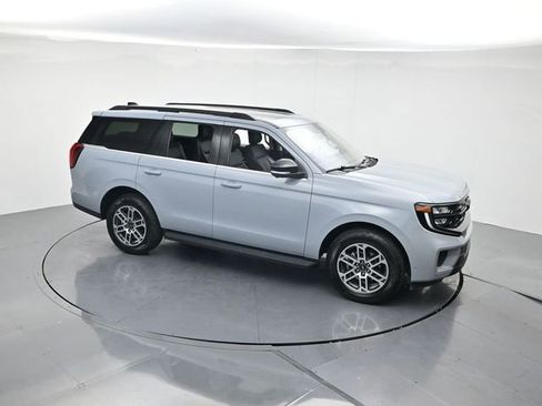 Used 2025 Ford Expedition Active image 41