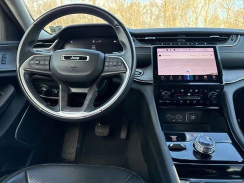 Certified 2022 Jeep Grand Cherokee Limited w/ Luxury Tech Group II image 23