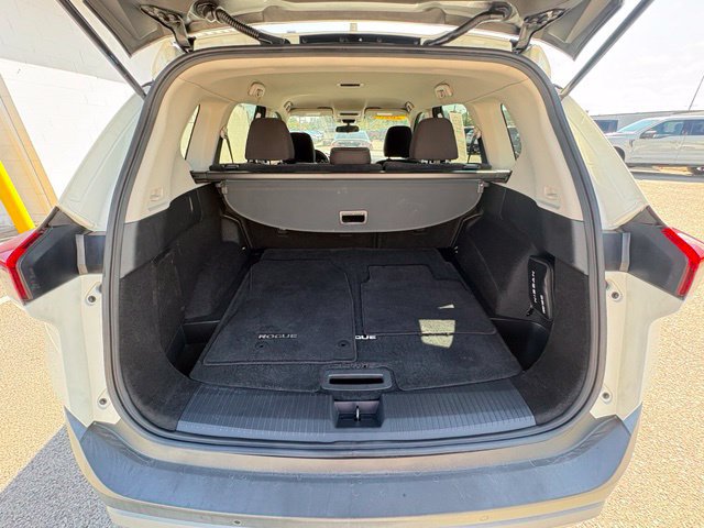 Used 2023 Nissan Rogue S AWD/4WD image 30