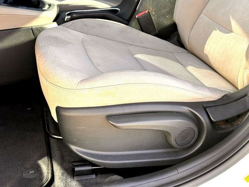 Used 2017 Hyundai Elantra SE image 13