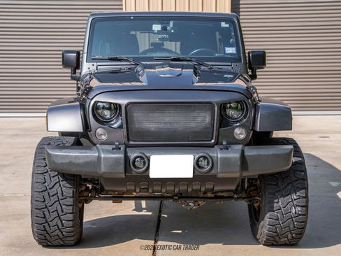 Used 2016 Jeep Wrangler Unlimited Rubicon w/ Connectivity Group image 13