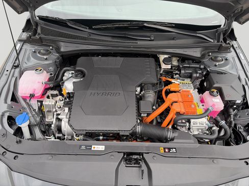 Certified 2025 Hyundai Elantra SEL FWD image 8