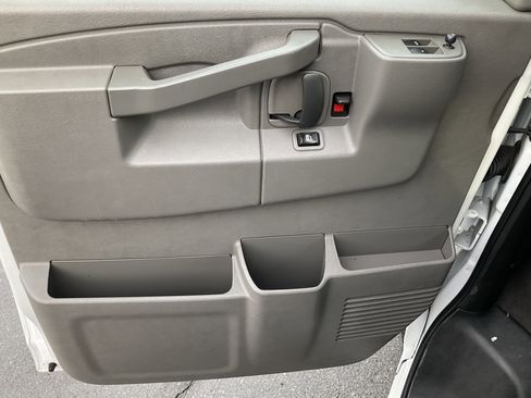 Used 2019 Chevrolet Express 2500 LT w/ LT Preferred Equipment Group image 21